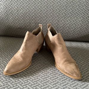 Size 8 Sole Society faux suede tan western bootie.